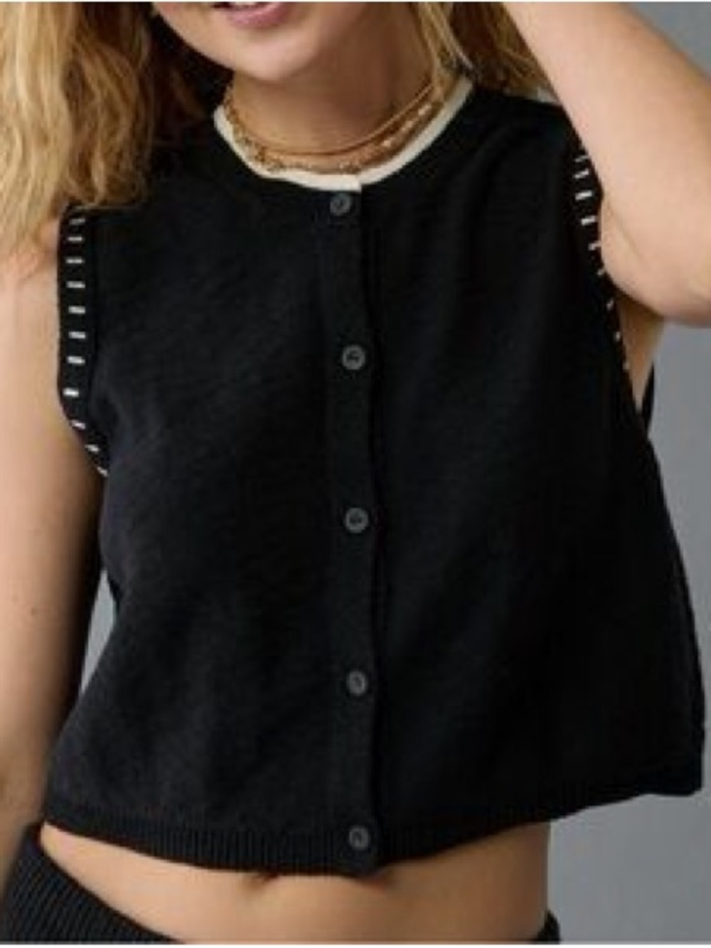 American Eagle Outfitters Black Sleeveless Button-Front Crop Vest Large